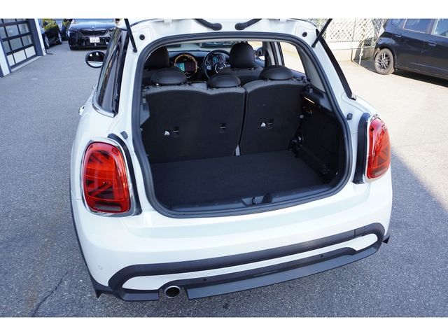 BMW MINI COOPER 5DOOR 2023 Image 31