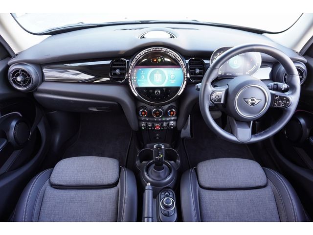 BMW MINI COOPER 5DOOR 2023 Image 31