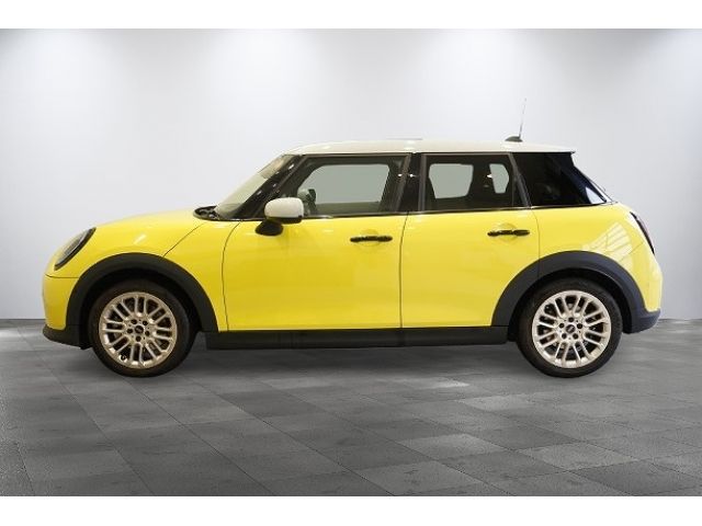 BMW MINI COOPER 5DOOR 2024 Image 31