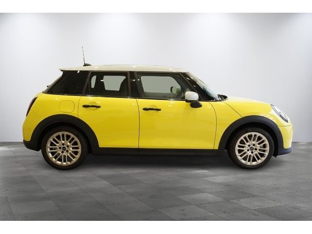 BMW MINI COOPER 5DOOR 2024 Image 31