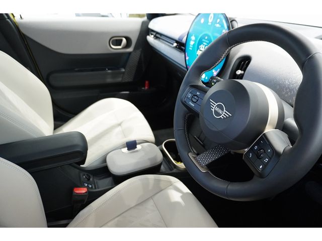 BMW MINI COOPER 5DOOR 2024 Image 31