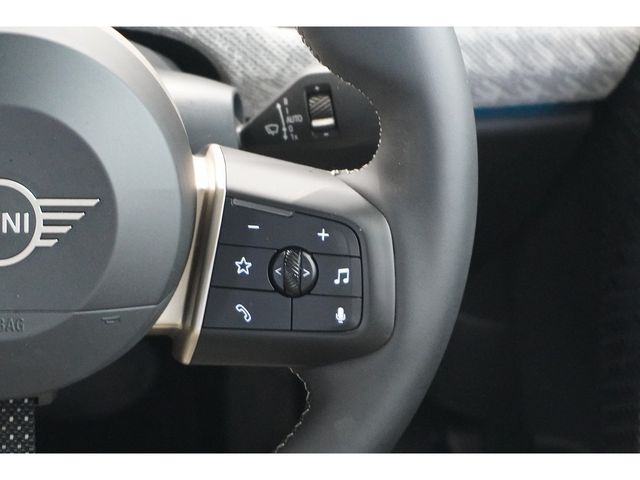 BMW MINI COOPER 5DOOR 2024 Image 31