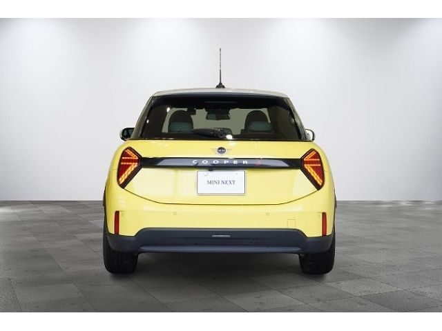 BMW MINI COOPER 5DOOR 2024 Image 31