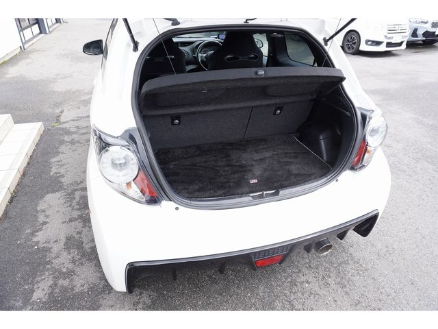 TOYOTA VITZ 2018 Image 31