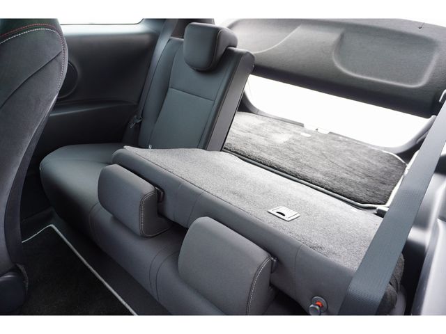 TOYOTA VITZ 2018 Image 31