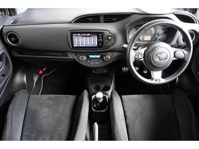 TOYOTA VITZ 2018 Image 31