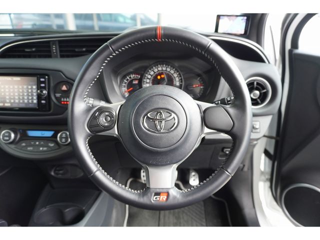 TOYOTA VITZ 2018 Image 31