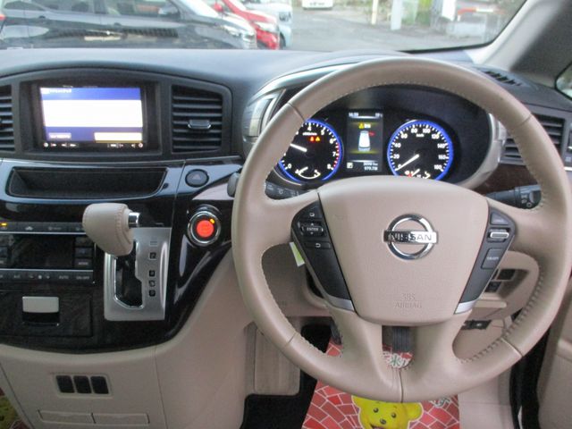 NISSAN ELGRAND 2018 Image 31