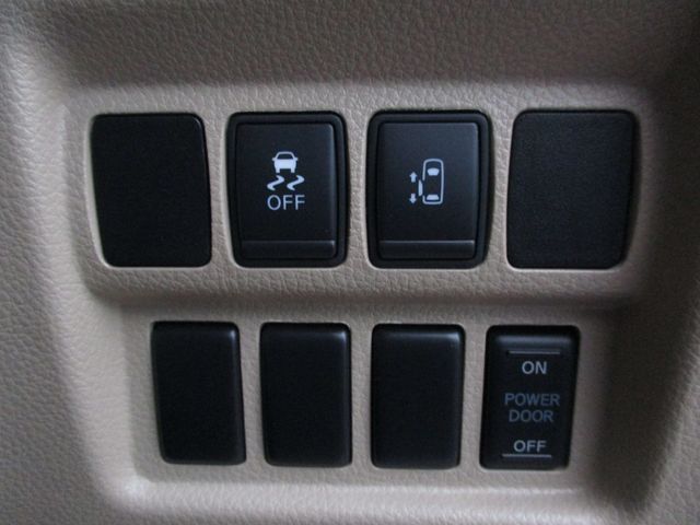 NISSAN ELGRAND 2018 Image 31