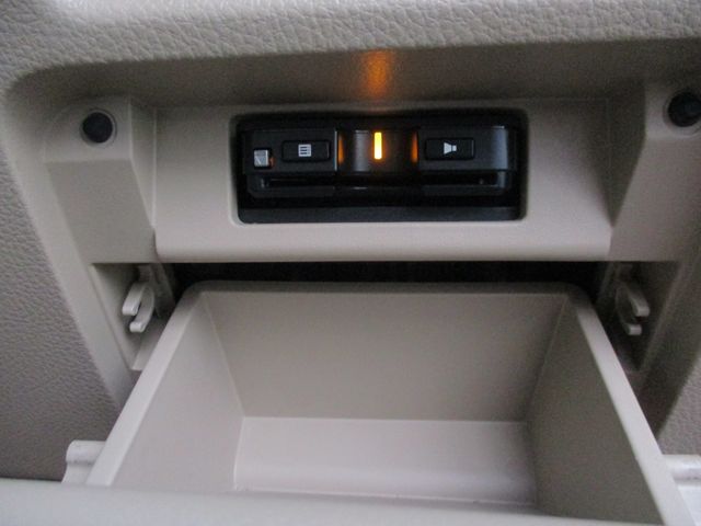 NISSAN ELGRAND 2018 Image 31