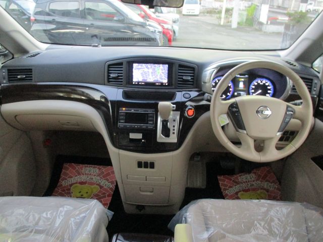 NISSAN ELGRAND 2018 Image 31