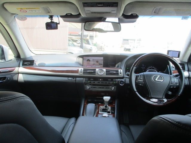 TOYOTA LEXUS LS600H 2014 Image 31