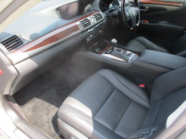TOYOTA LEXUS LS600H 2014 Image 31