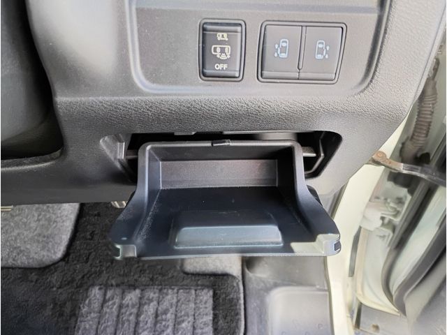 NISSAN SERENA  S-HYBRID 2017 Image 31