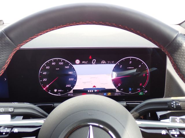 MERCEDES BENZ GLA CL 2024 Image 31