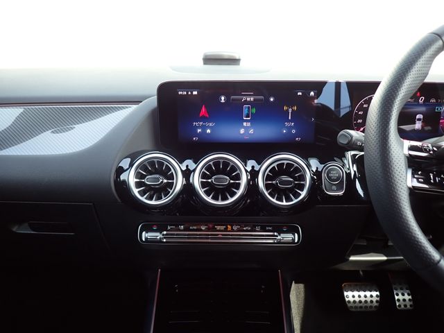 MERCEDES BENZ GLA CL 2024 Image 31