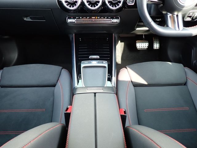 MERCEDES BENZ GLA CL 2024 Image 31