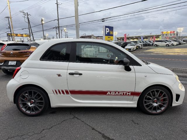 FIAT ABARTH 695 2023 Image 31