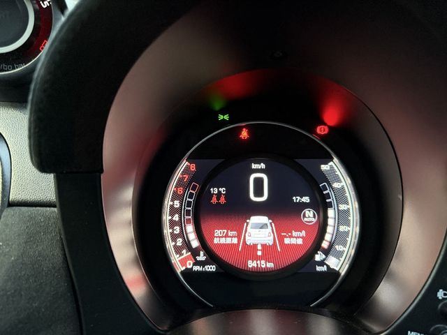 FIAT ABARTH 695 2023 Image 31