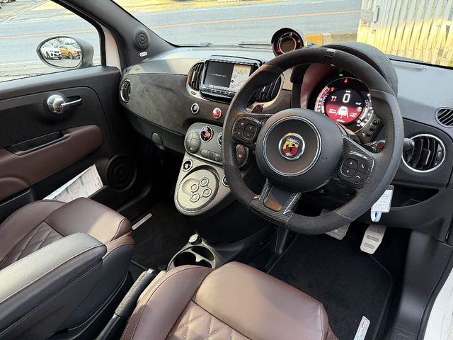 FIAT ABARTH 695 2023 Image 31