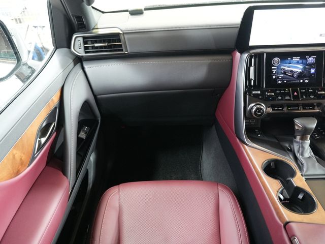 TOYOTA LEXUS LX600 2024 Image 31
