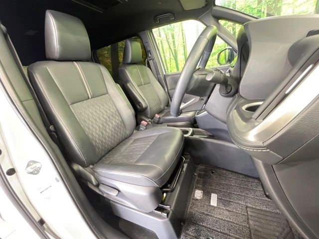 TOYOTA NOAH HYBRID 2022 Image 31