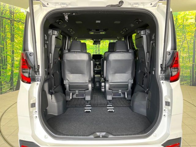 TOYOTA NOAH HYBRID 2022 Image 31