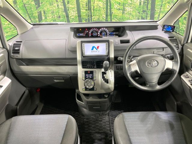 TOYOTA VOXY 2009 Image 31