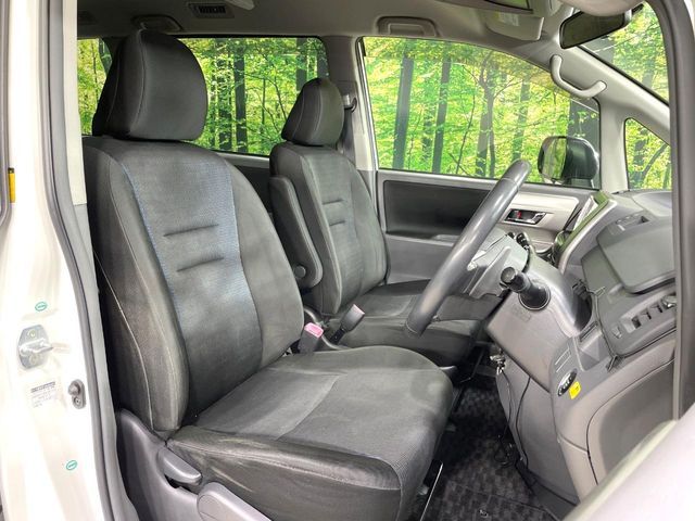 TOYOTA VOXY 2009 Image 31