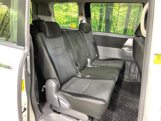 TOYOTA VOXY 2009 Image 31