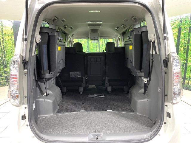 TOYOTA VOXY 2009 Image 31