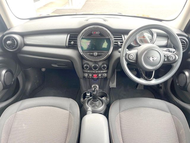 BMW MINI COOPER 5DOOR 2019 Image 31