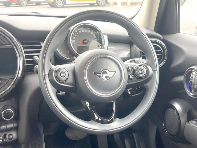 BMW MINI COOPER 5DOOR 2019 Image 31