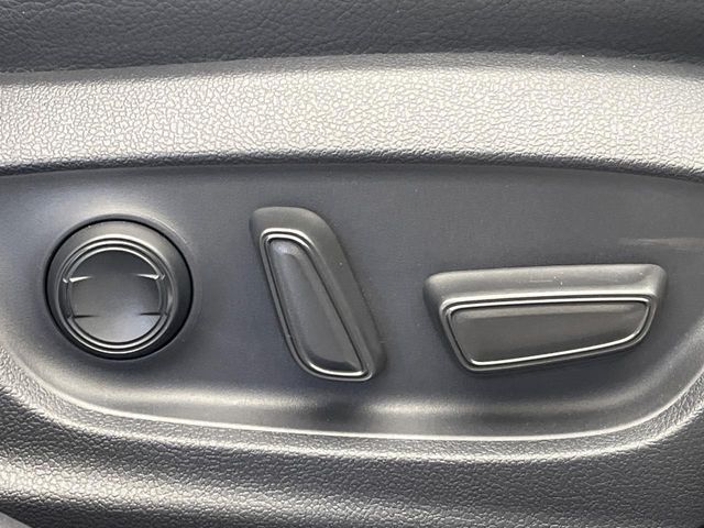 TOYOTA CAMRY HYBRID 2019 Image 31