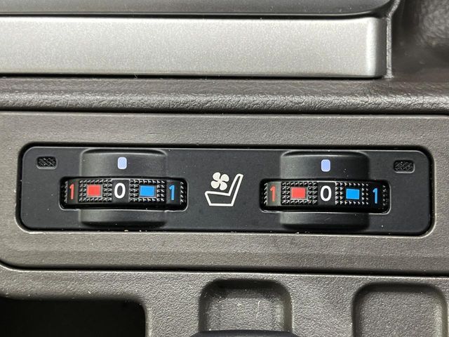 TOYOTA LANDCRUISER PRADO 2023 Image 31