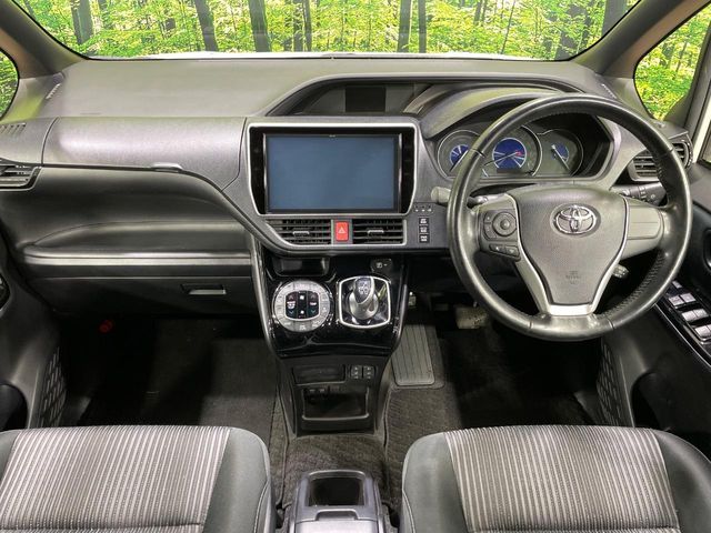 TOYOTA VOXY HYBRID 2017 Image 31