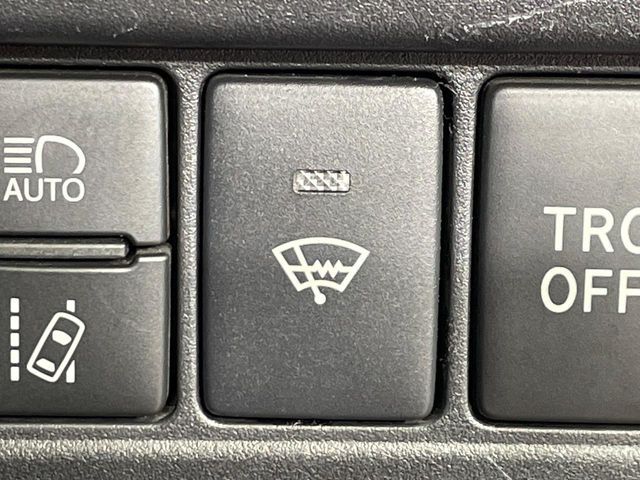 TOYOTA VOXY HYBRID 2017 Image 31