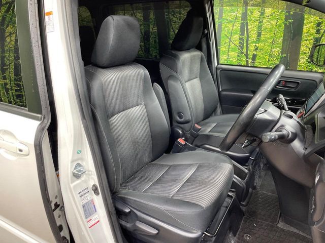 TOYOTA VOXY HYBRID 2017 Image 31