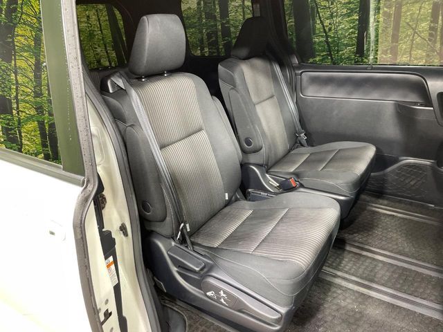 TOYOTA VOXY HYBRID 2017 Image 31