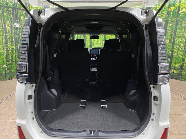 TOYOTA VOXY HYBRID 2017 Image 31