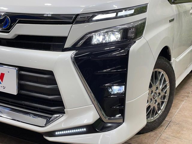TOYOTA VOXY HYBRID 2017 Image 31