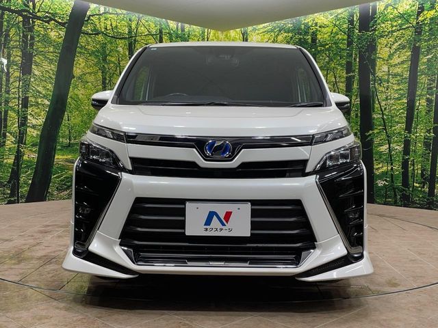 TOYOTA VOXY HYBRID 2017 Image 31