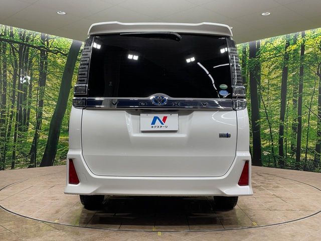 TOYOTA VOXY HYBRID 2017 Image 31