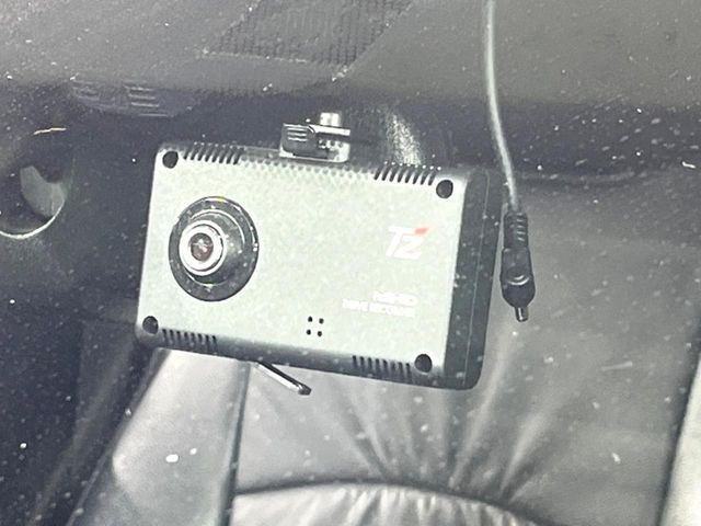 TOYOTA PRIUS PHV 2017 Image 31