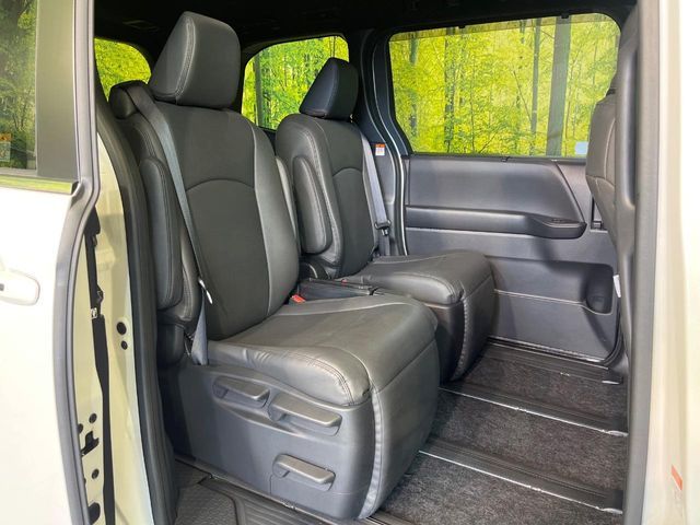 TOYOTA VOXY HYBRID 2025 Image 31