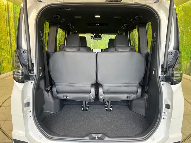 TOYOTA VOXY HYBRID 2025 Image 31