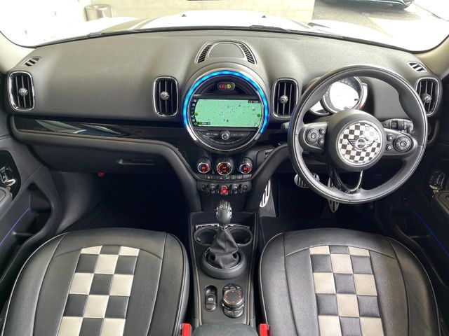 BMW MINI COOPER CROS 2018 Image 31