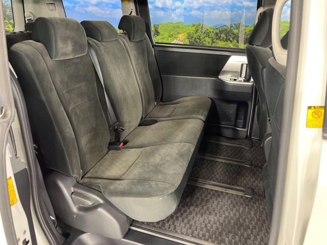 TOYOTA NOAH 2013 Image 31