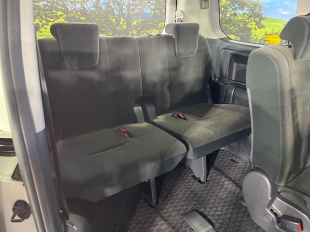 TOYOTA NOAH 2013 Image 31