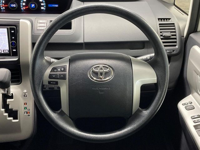 TOYOTA NOAH 2013 Image 31